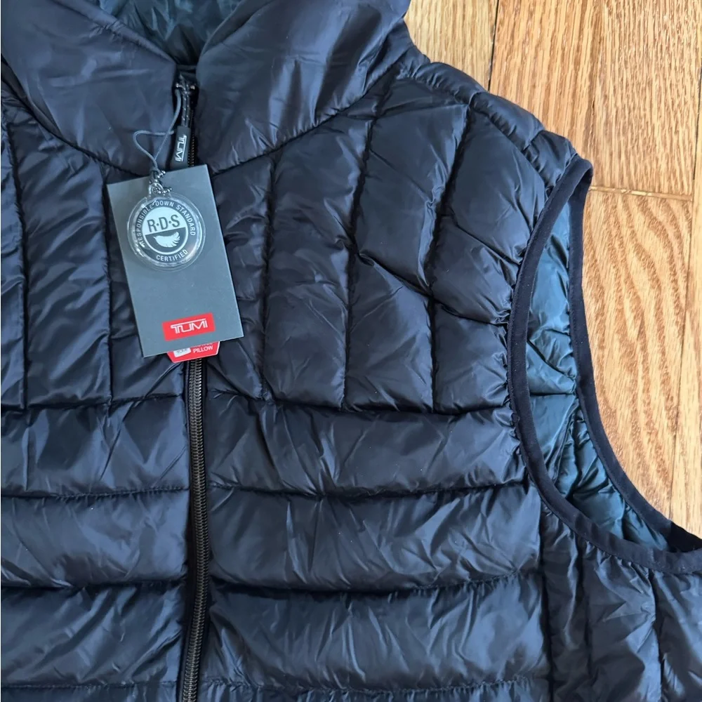 Men’s Tumi down vest NWT - Picture 2 of 10